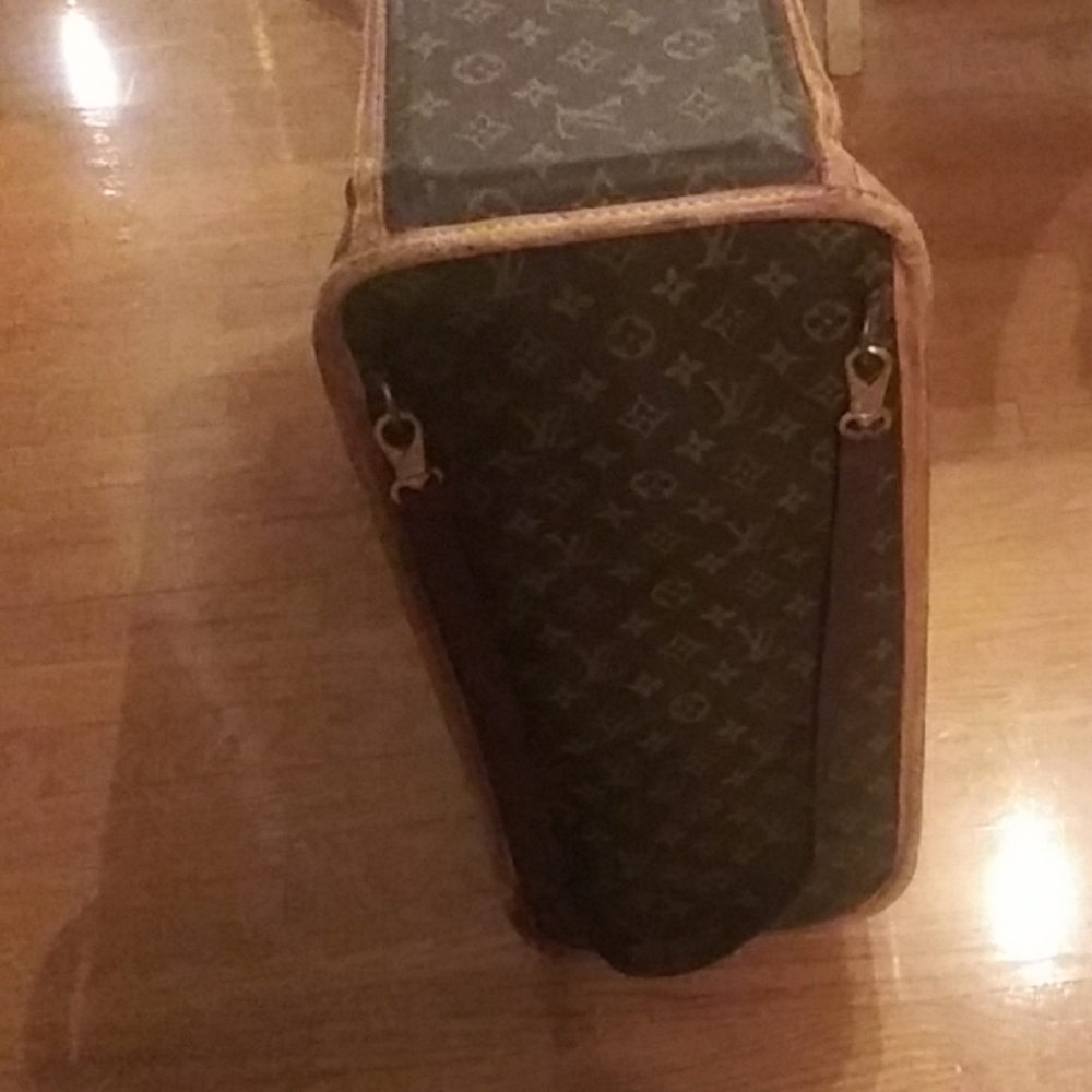 AUTHENTIC. LV LARGE SUITCASE - Picture 2 of 8